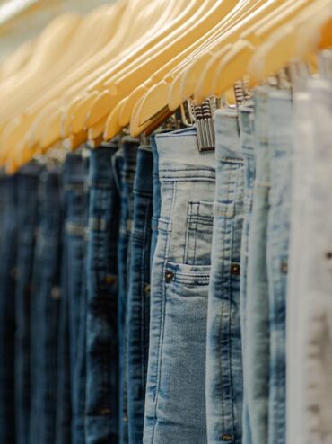 Guide des vêtements en jean pour un look urbain tendance 1